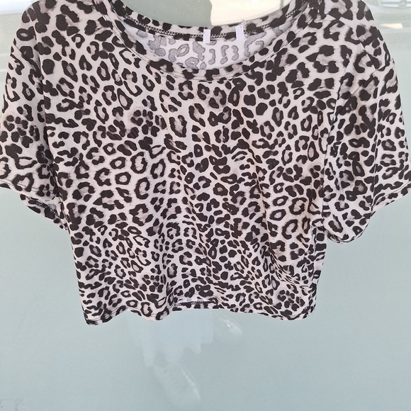 Crop tops - Picture 3 of 16